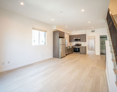 246 N Dillon Street - Photo Thumbnail 10