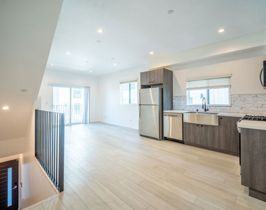 246 N Dillon Street - Photo Thumbnail 7