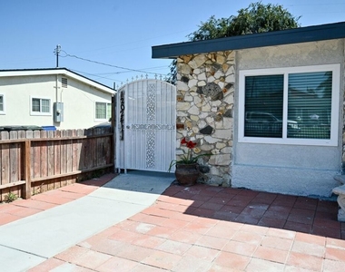12024 208th Street - Photo Thumbnail 10