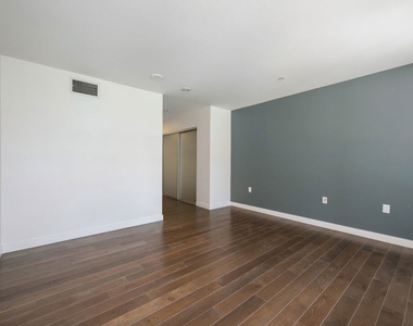 901 S Flower Street - Photo Thumbnail 13