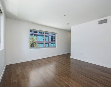 901 S Flower Street - Photo Thumbnail 15