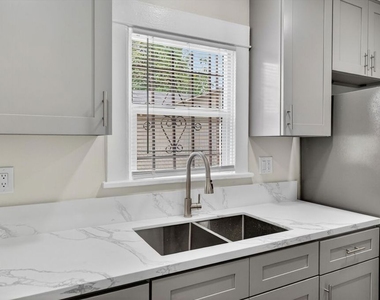5008 S Wilton Place - Photo Thumbnail 15