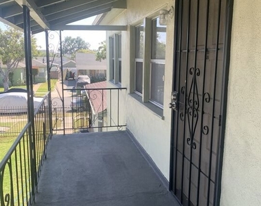 11508 Simms Avenue - Photo Thumbnail 3