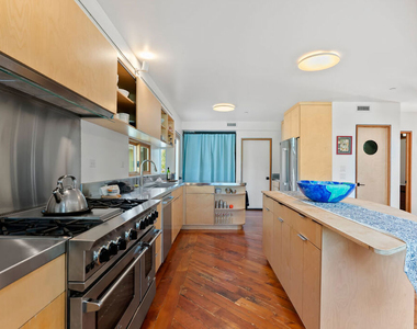 3121 Frederick Street - Photo Thumbnail 10