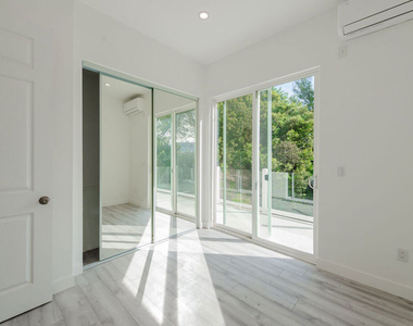 4724 N El Caballero Drive - Photo Thumbnail 9