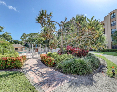 600 Egret Circle - Photo Thumbnail 32