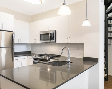4077 Glencoe Avenue - Photo Thumbnail 7