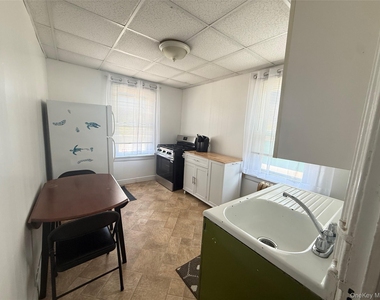 470 Lafayette Boulevard - Photo Thumbnail 2