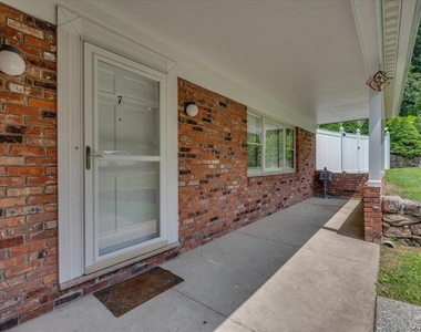 7 Shaw Lane - Photo Thumbnail 1