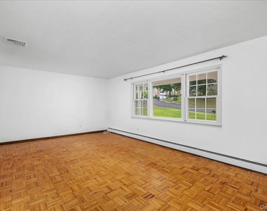 7 Shaw Lane - Photo Thumbnail 5