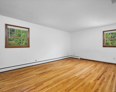 7 Shaw Lane - Photo Thumbnail 15