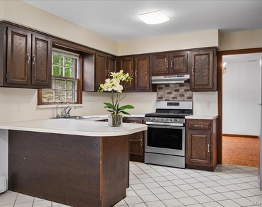7 Shaw Lane - Photo Thumbnail 7