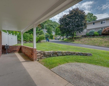 7 Shaw Lane - Photo Thumbnail 2