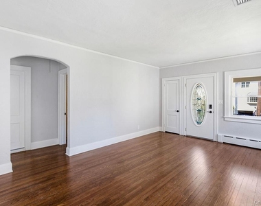 526 Carroll Avenue - Photo Thumbnail 5