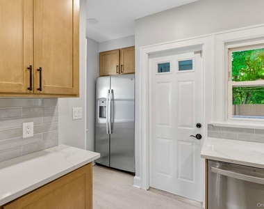 526 Carroll Avenue - Photo Thumbnail 4