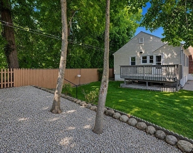 526 Carroll Avenue - Photo Thumbnail 12