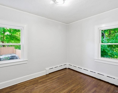 526 Carroll Avenue - Photo Thumbnail 9
