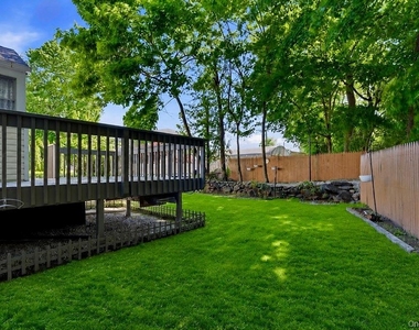 526 Carroll Avenue - Photo Thumbnail 13