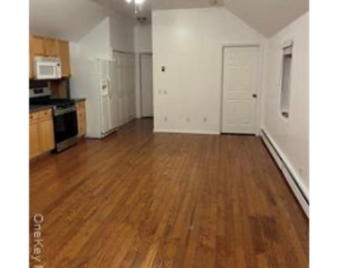 13 Spring Street - Photo Thumbnail 18