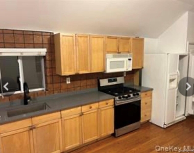 13 Spring Street - Photo Thumbnail 15