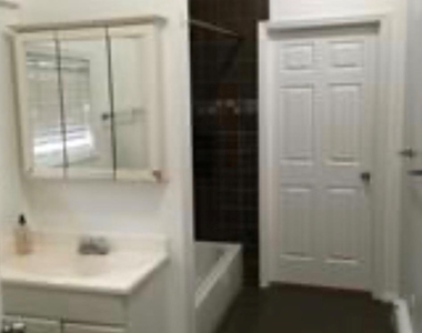13 Spring Street - Photo Thumbnail 10