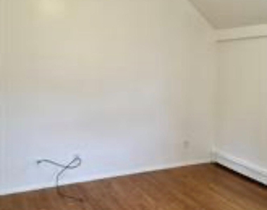 13 Spring Street - Photo Thumbnail 5