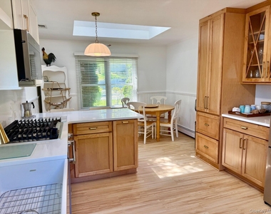 111 Fanning Avenue - Photo Thumbnail 3