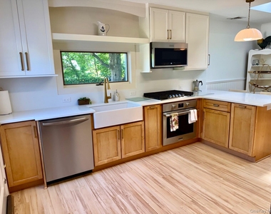111 Fanning Avenue - Photo Thumbnail 4