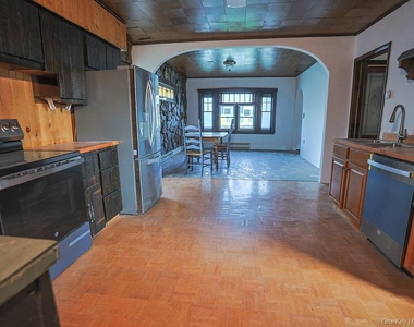378 Broadway - Photo Thumbnail 7