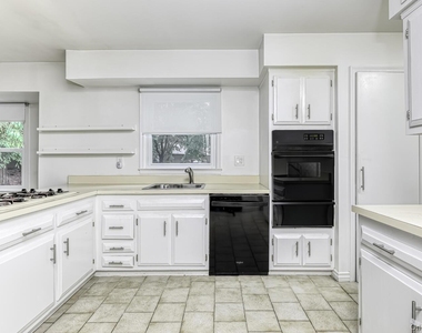 1 Lodi Lane - Photo Thumbnail 10