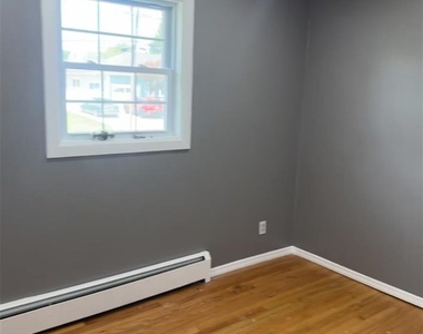 495 Dewitt Avenue - Photo Thumbnail 4