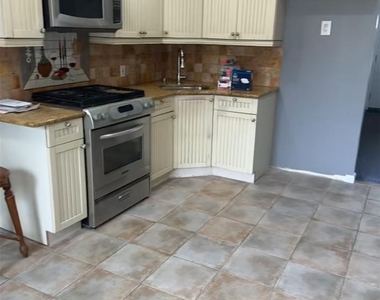 495 Dewitt Avenue - Photo Thumbnail 8