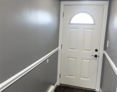 495 Dewitt Avenue - Photo Thumbnail 10