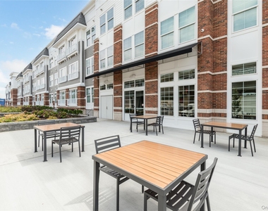 75 E Hoffman Avenue - Photo Thumbnail 6