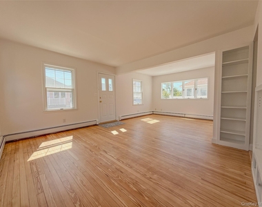 23 Garden City Avenue - Photo Thumbnail 5
