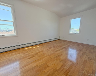 23 Garden City Avenue - Photo Thumbnail 11