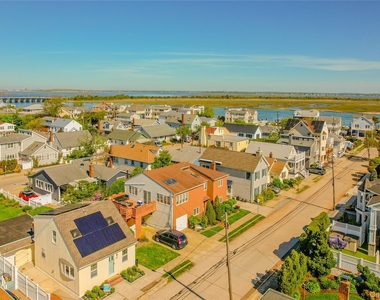 23 Garden City Avenue - Photo Thumbnail 4