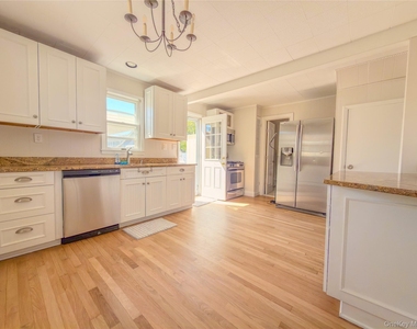 23 Garden City Avenue - Photo Thumbnail 12
