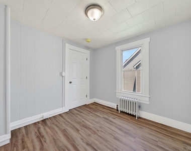 90 Montgomery Street - Photo Thumbnail 17