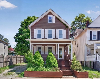 90 Montgomery Street - Photo Thumbnail 2
