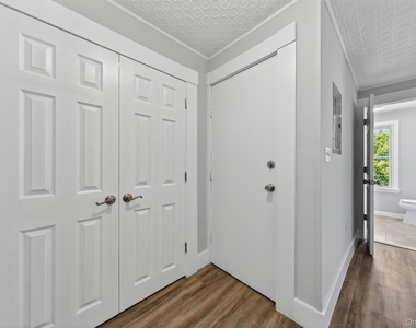 90 Montgomery Street - Photo Thumbnail 4