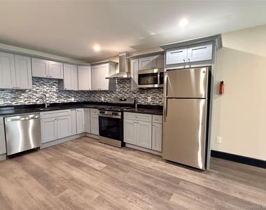 268 Carpenter Avenue - Photo Thumbnail 5