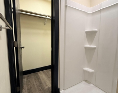 268 Carpenter Avenue - Photo Thumbnail 19