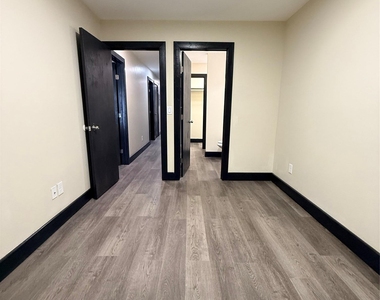 268 Carpenter Avenue - Photo Thumbnail 17