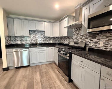 268 Carpenter Avenue - Photo Thumbnail 8