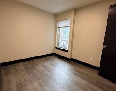 268 Carpenter Avenue - Photo Thumbnail 12