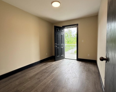268 Carpenter Avenue - Photo Thumbnail 15