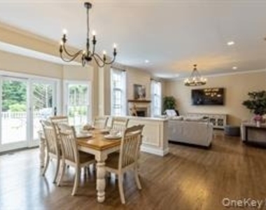 24 Bridle Path - Photo Thumbnail 5