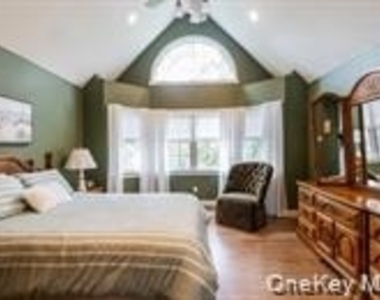 24 Bridle Path - Photo Thumbnail 16