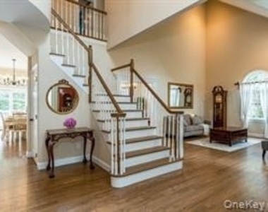 24 Bridle Path - Photo Thumbnail 10